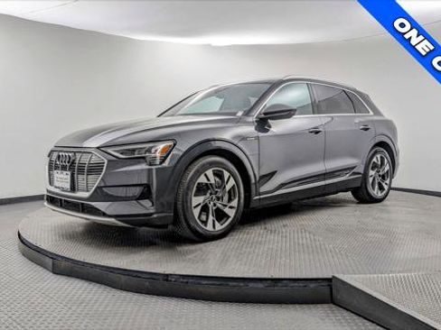 Used 2022 Audi e-tron Premium image 2