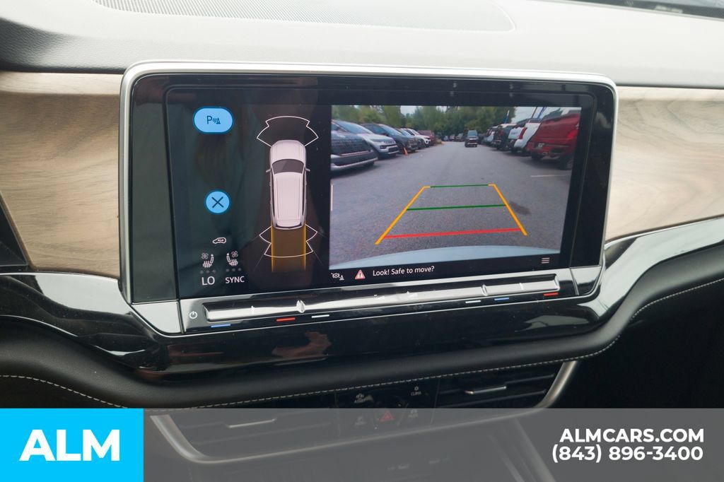Used 2025 Volkswagen Atlas SE FWD image 26