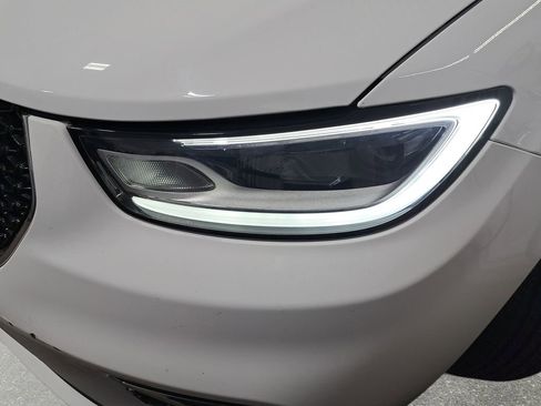 Certified 2024 Chrysler Pacifica Touring-L image 33