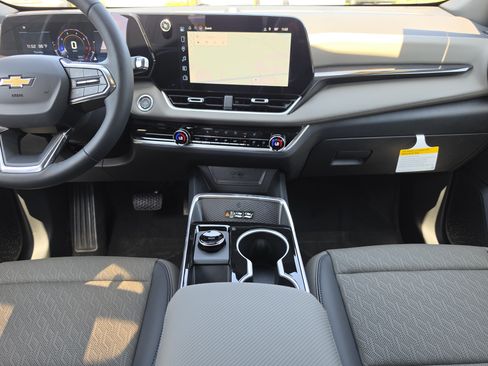 New 2027 Chevrolet Equinox LT w/ Convenience Package II FWD image 20