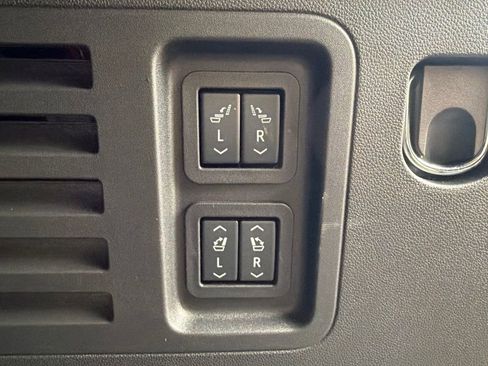 Used 2026 Chevrolet Traverse RS w/ LPO, Floor Liner Package AWD/4WD image 12