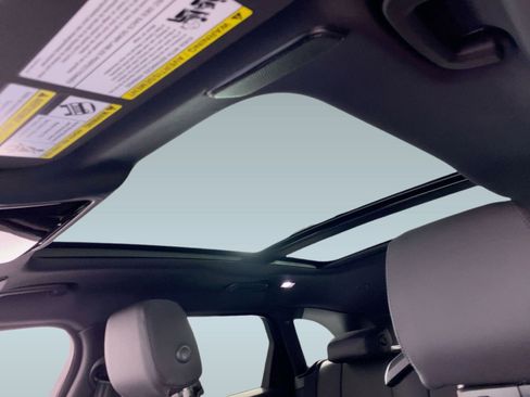 Used 2026 Land Rover Range Rover Velar Dynamic SE image 12