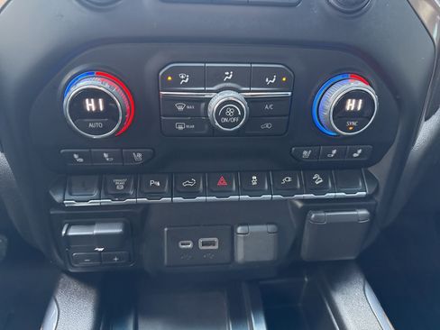 Used 2022 Chevrolet Silverado 3500 High Country image 26