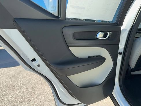 New 2026 Volvo XC40 B5 Ultra w/ Climate Package AWD/4WD image 14