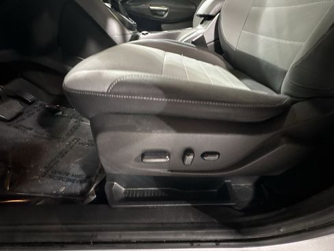 Used 2015 Ford Escape SE image 17