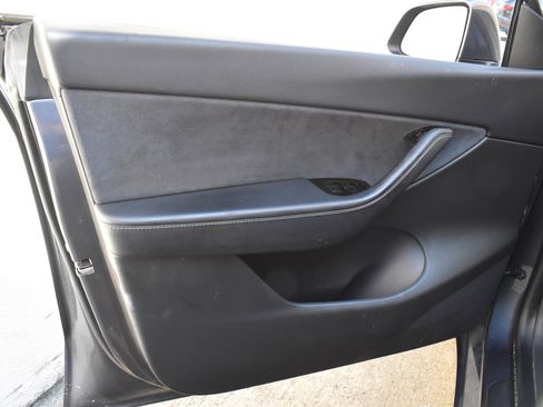 Used 2021 Tesla Model Y Long Range image 21