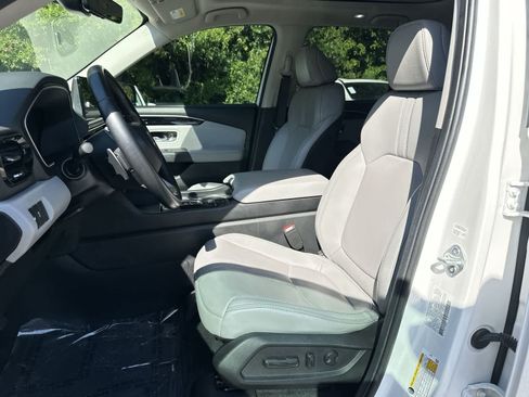 Used 2025 Honda Pilot Touring image 14