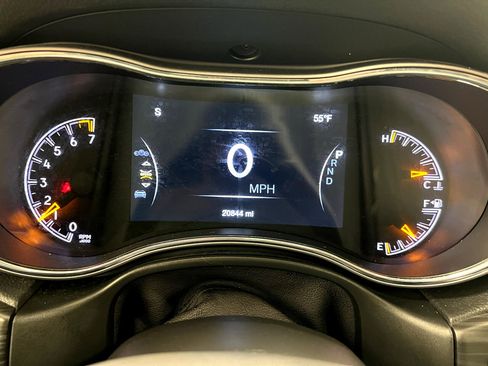 Used 2022 Jeep Grand Cherokee Limited image 20