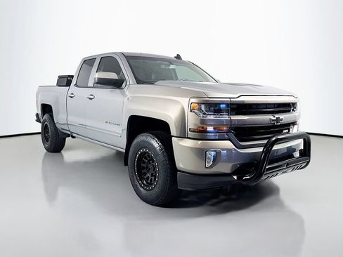 Used 2017 Chevrolet Silverado 1500 LT w/ LPO, Black Pack AWD/4WD image 4