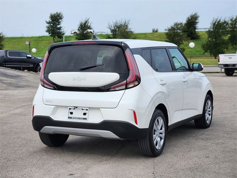 Certified 2023 Kia Soul LX image 7