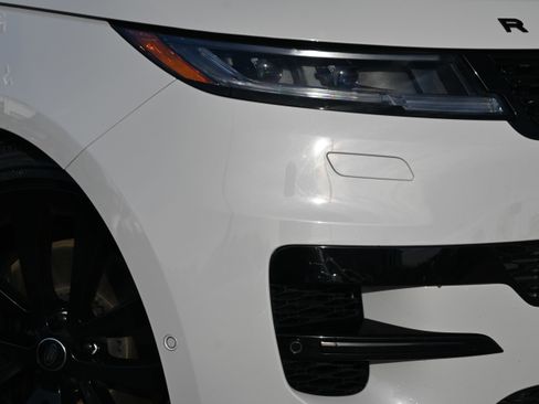 Used 2025 Land Rover Range Rover Sport Dynamic SE image 13