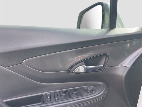 Used 2020 Buick Encore Preferred image 9