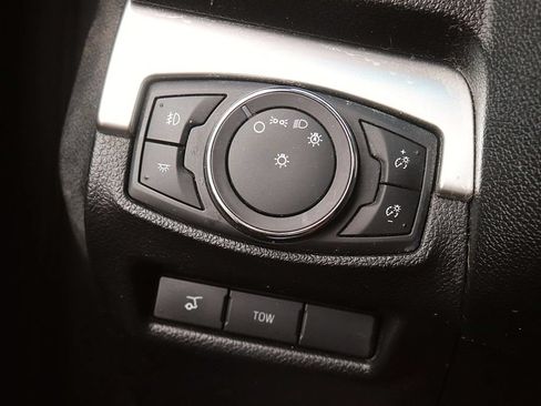 Used 2017 Ford Explorer XLT w/ Equipment Group 202A AWD/4WD image 26