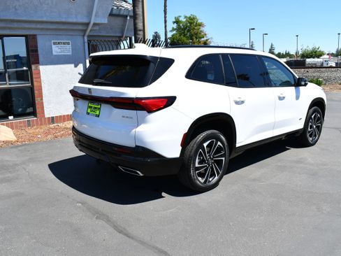 Used 2025 Buick Enclave Sport Touring FWD image 5