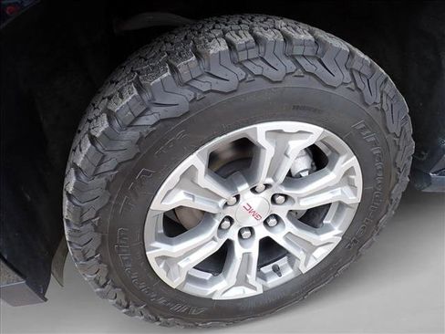 Used 2023 GMC Yukon SLE image 7