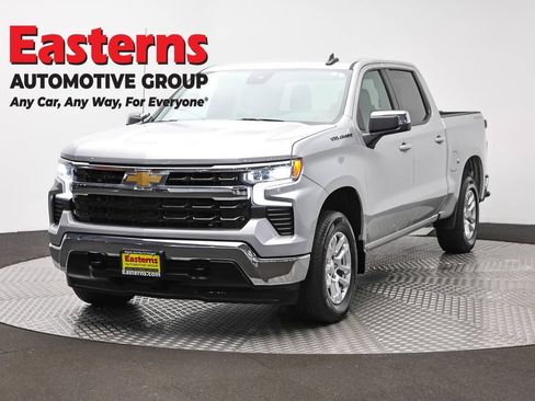 Used 2022 Chevrolet Silverado 1500 LT AWD/4WD image 1