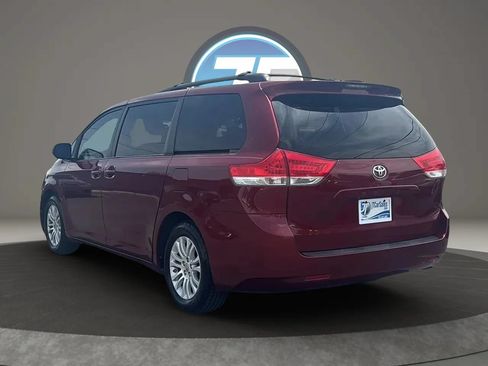 Used 2011 Toyota Sienna XLE FWD image 13