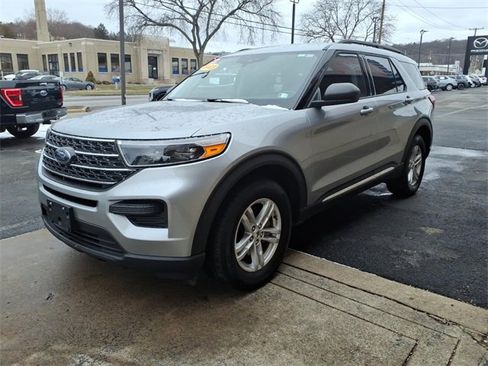 Used 2023 Ford Explorer XLT w/ Class IV Trailer Tow Package image 8