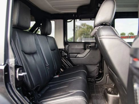 Used 2015 Jeep Wrangler Unlimited Rubicon AWD/4WD image 29
