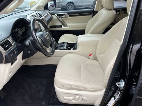 Used 2021 Lexus GX 460 w/ Accessory Package image 9