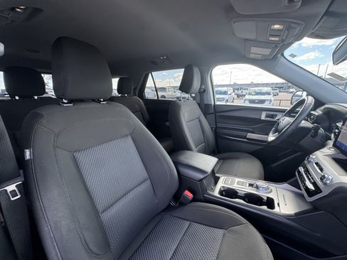Certified 2024 Ford Explorer XLT RWD image 35