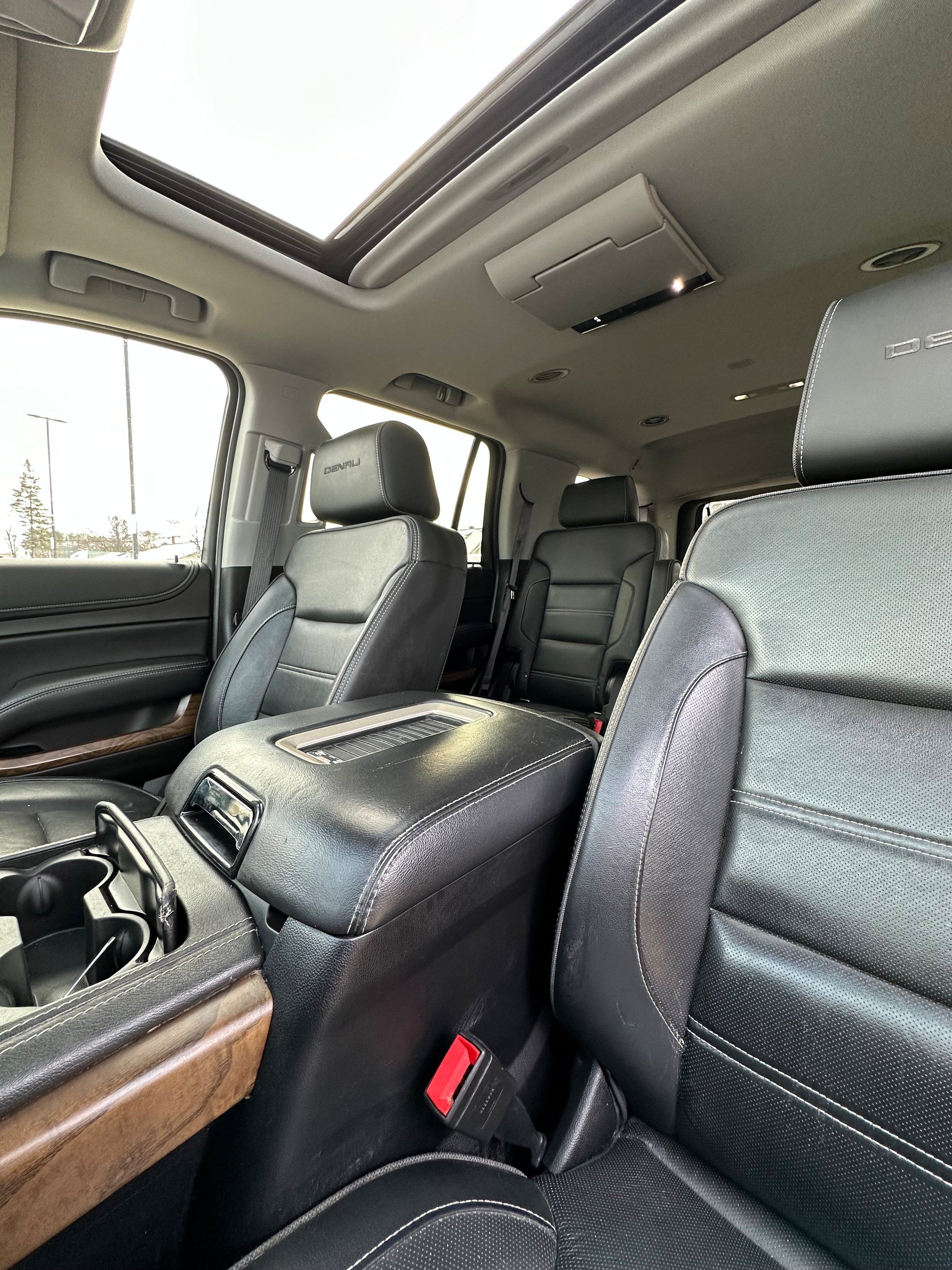 Used 2019 GMC Yukon Denali w/ Denali Ultimate Package AWD/4WD image 12