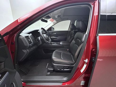 Used 2024 Nissan Pathfinder SL w/ SL Premium Package AWD/4WD image 10