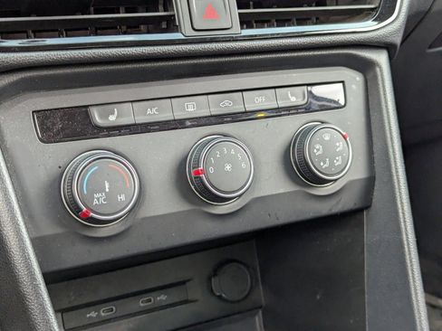 Used 2022 Volkswagen Taos SE image 29