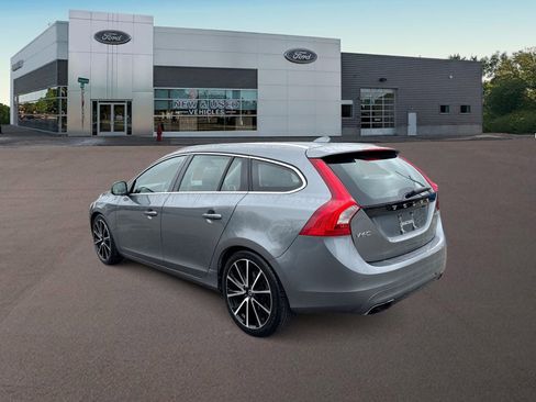 Used 2016 Volvo V60 T5 Platinum w/ 19" Sport Package FWD image 7