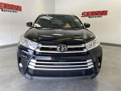 Used 2017 Toyota Highlander XLE image 8