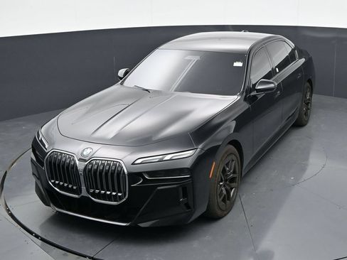 Used 2023 BMW 760i xDrive AWD/4WD image 38