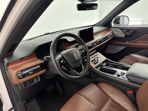 Used 2020 Lincoln Aviator Reserve w/ Equipment Group 202A AWD/4WD image 4