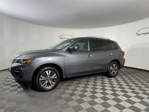 Used 2019 Nissan Pathfinder SV image 4