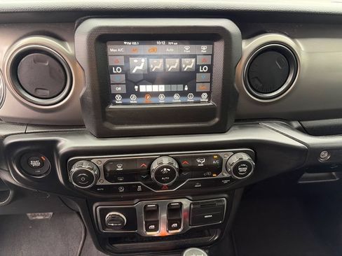 Used 2021 Jeep Wrangler Sport AWD/4WD image 17