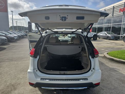 Used 2017 Nissan Rogue SL w/ SL Premium Package FWD image 16