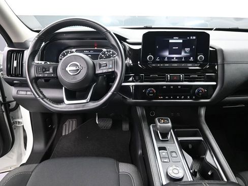 Used 2025 Nissan Pathfinder SV image 11