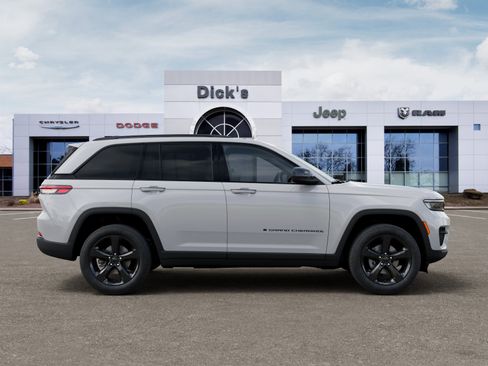 New 2025 Jeep Grand Cherokee Altitude AWD/4WD image 21