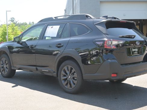 Certified 2025 Subaru Outback Onyx Edition AWD/4WD image 7