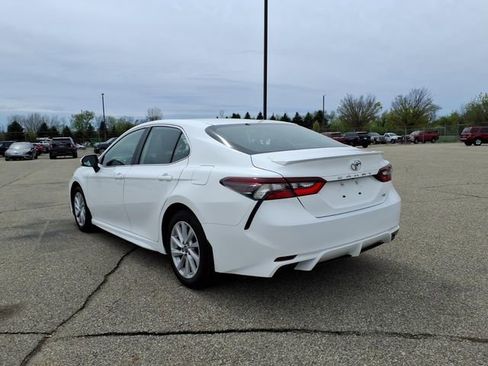 Used 2024 Toyota Camry SE FWD image 8