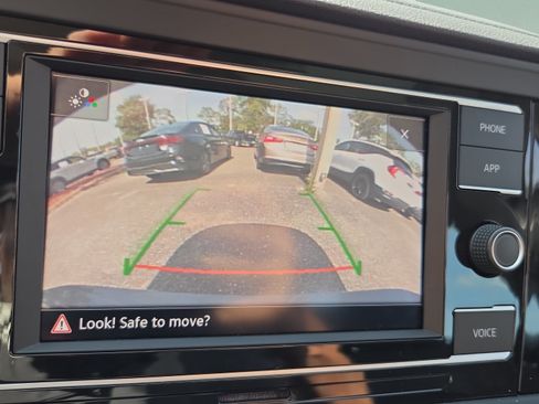 Used 2023 Volkswagen Jetta SE w/ Panoramic Sunroof Package FWD image 20