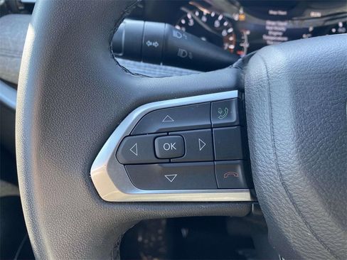 Used 2024 Jeep Compass Latitude image 19