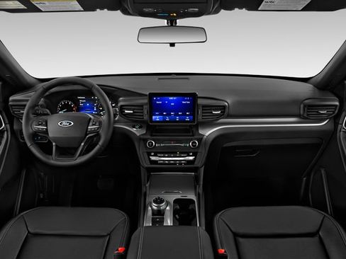 Used 2019 Ford Explorer XLT w/ Equipment Group 202A FWD image 3