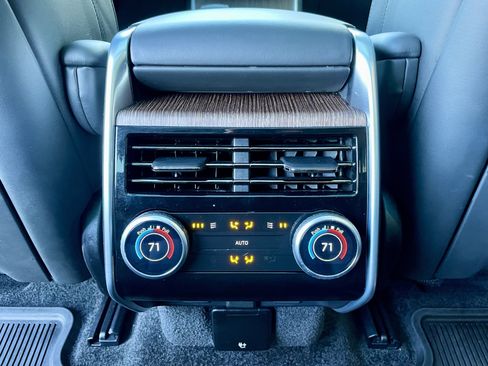 Used 2025 Land Rover Range Rover Long Wheelbase SE image 26