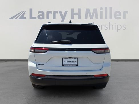 New 2026 Jeep Grand Cherokee Altitude AWD/4WD image 4