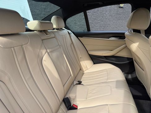 Used 2019 BMW 540i w/ M Sport Package image 18