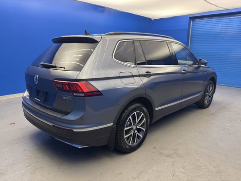 Used 2020 Volkswagen Tiguan SE w/ Panoramic Sunroof Package image 7