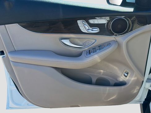 Used 2020 Mercedes-Benz GLC 300 4MATIC w/ Multimedia Package image 22