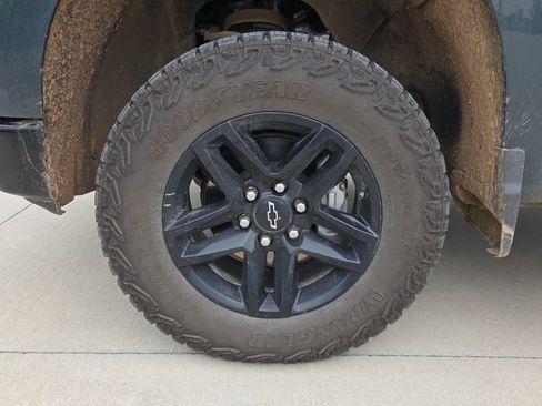 Used 2025 Chevrolet Silverado 1500 Custom Trail Boss w/ LPO, Dark Essentials Package AWD/4WD image 10