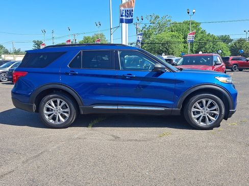 Certified 2023 Ford Explorer XLT w/ Equipment Group 202A AWD/4WD image 8