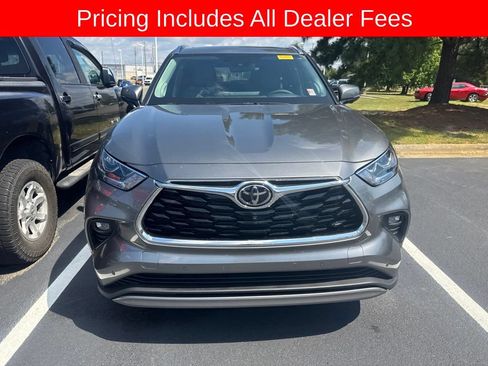 Used 2026 Toyota Highlander Platinum AWD/4WD image 2